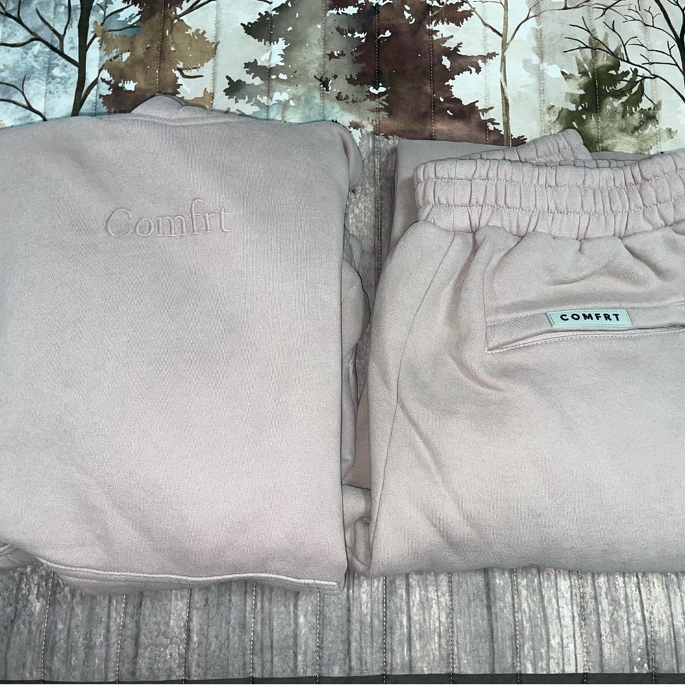 Comfrt Sweatshirt & Sweatpants Set